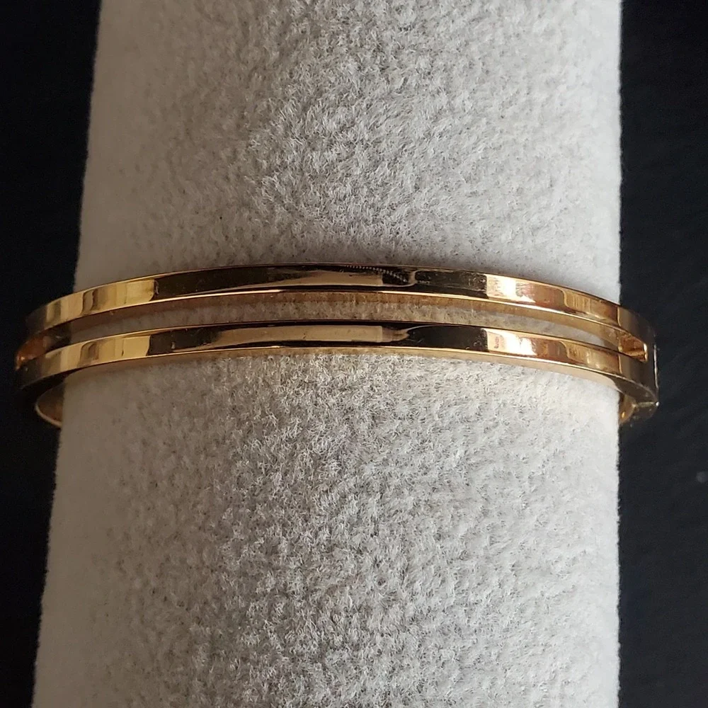 Kate Spade New York DOUBLE BOW Gold Plated Hinged Bangle Bracelet Strong Clasp - Picture 9 of 10
